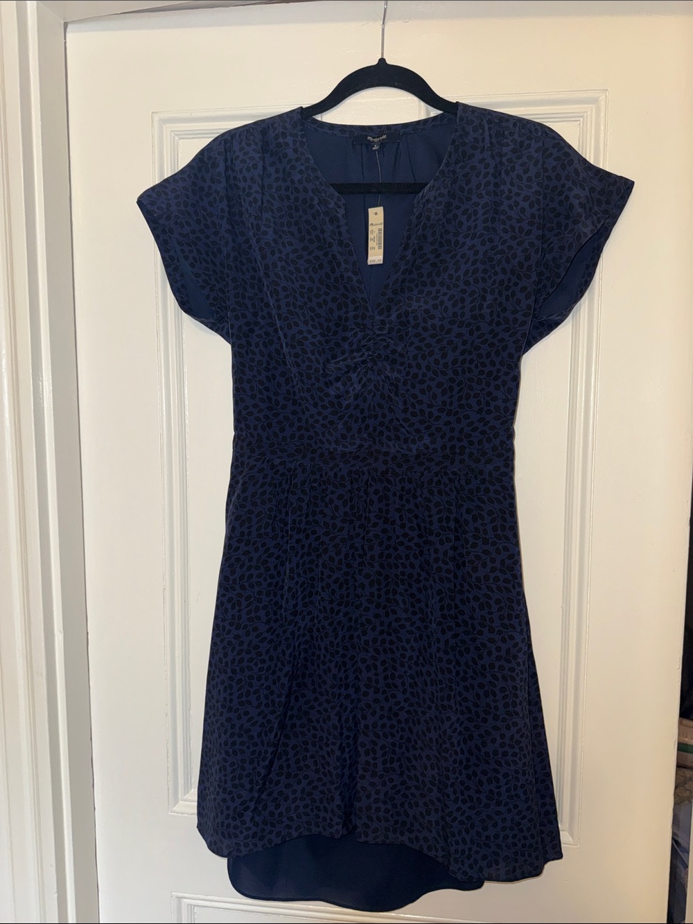 Madewell size 6 Dress Navy Blue & Black Cap-Sleeve short floral print subtle